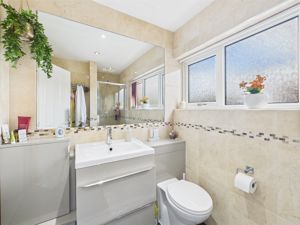 Shower room- click for photo gallery